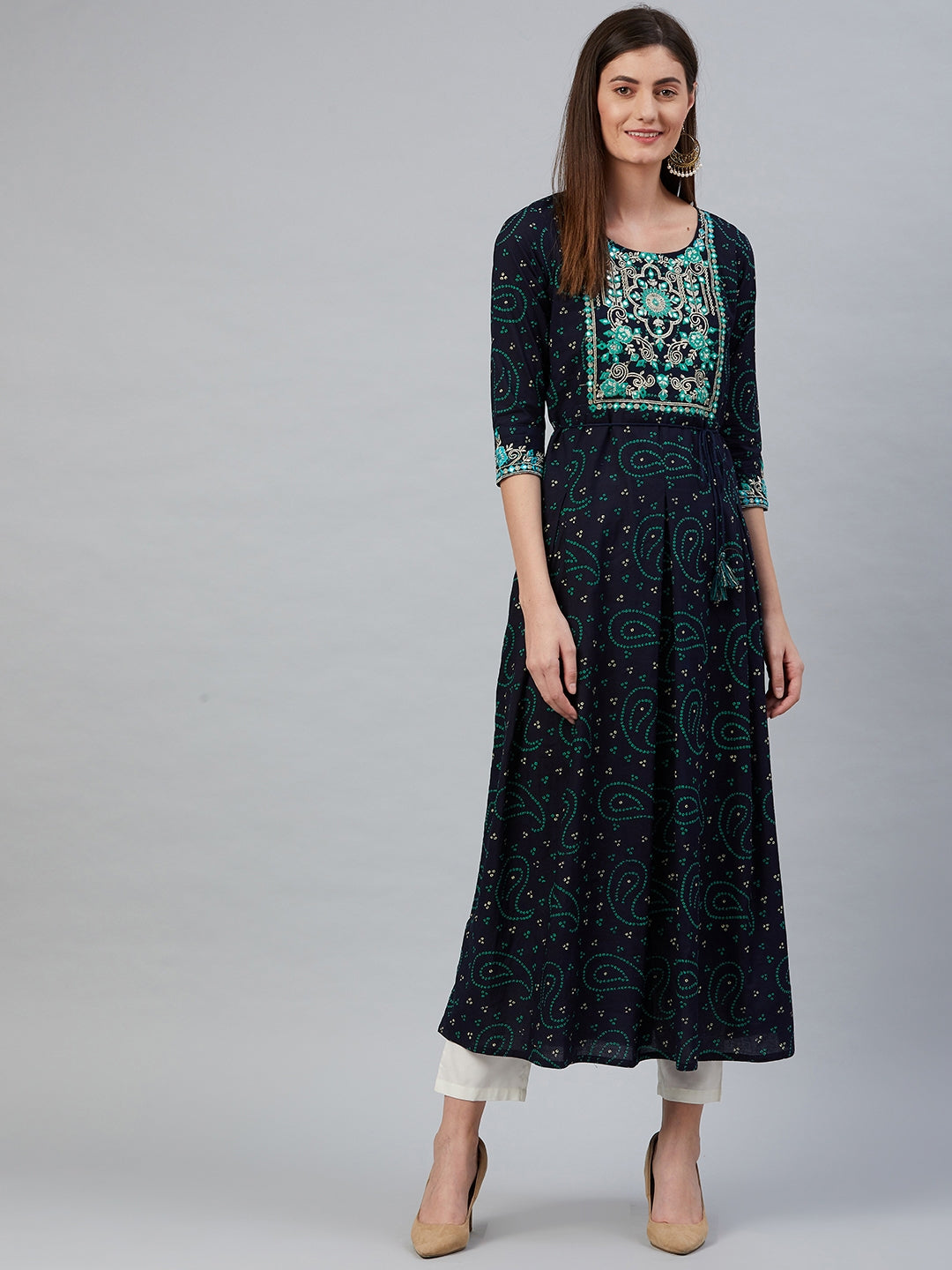 Anubhutee Women Navy Blue & Green Bandhani Printed Thread Work Kurta & Belt