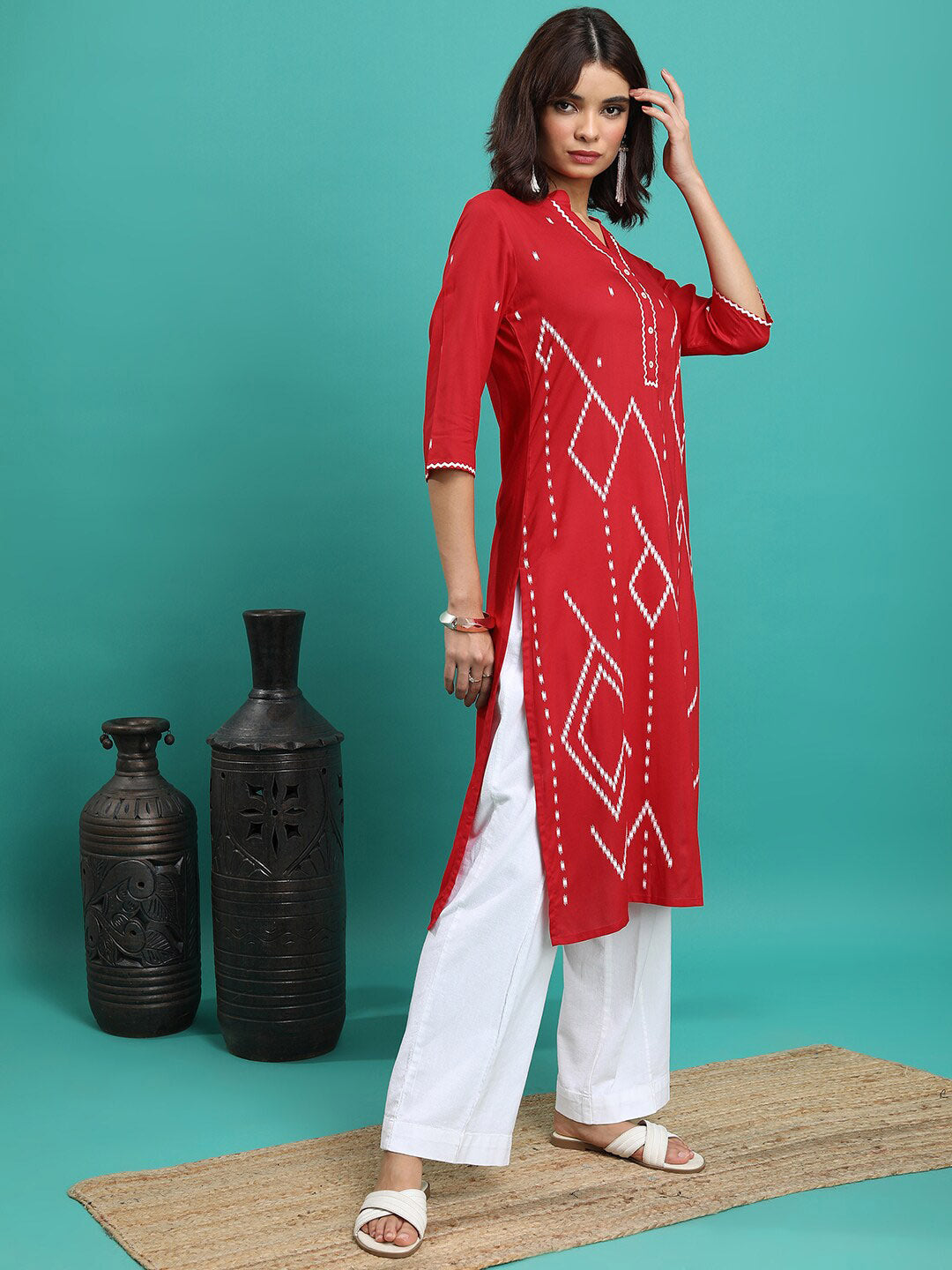 Vishudh Red Geometric Printed Mandarin Collar Straight Kurta