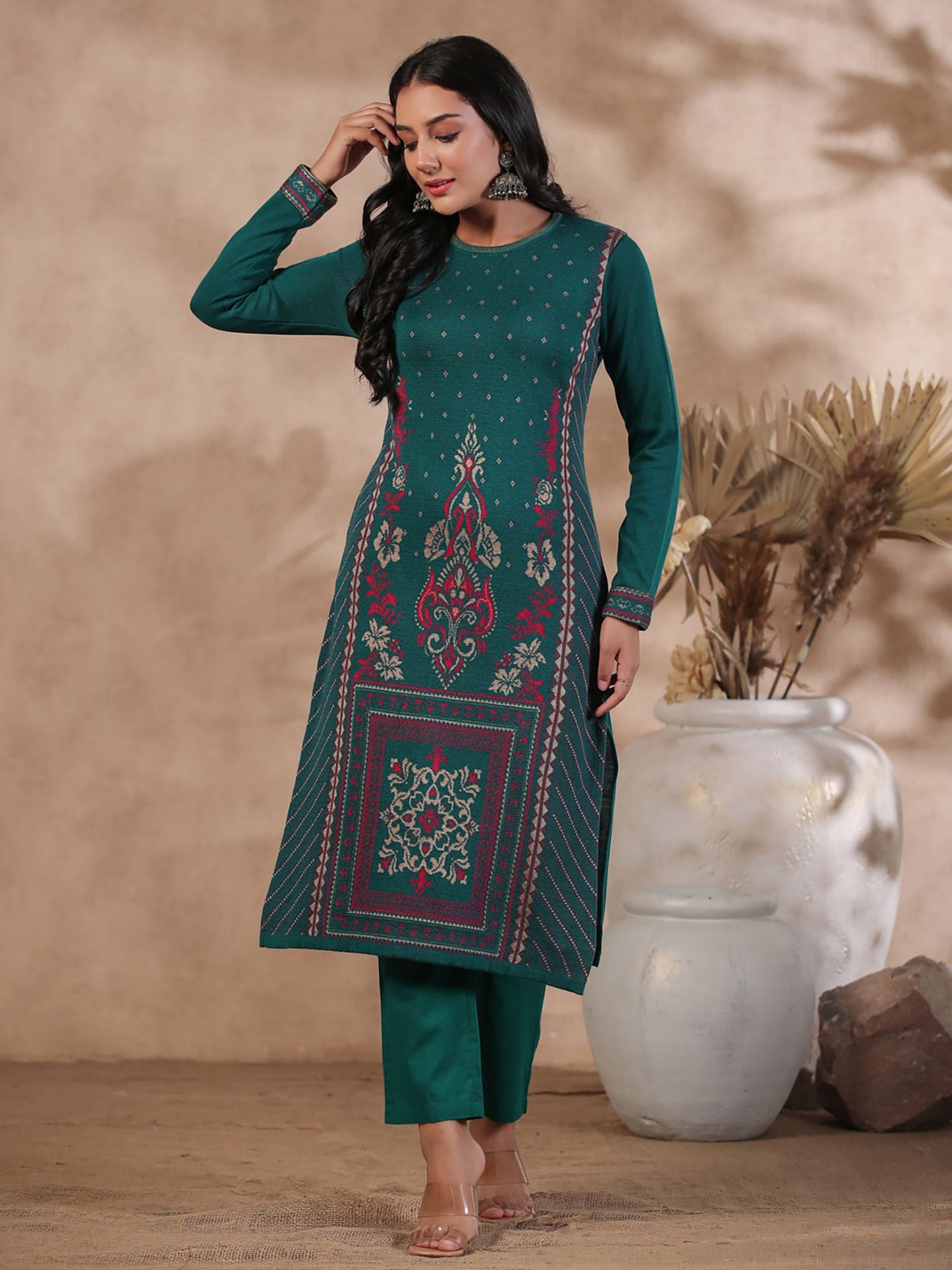 ISHIN Women's Green Jacquard Style Ethnic Motifs Straight Winterwear Kurta