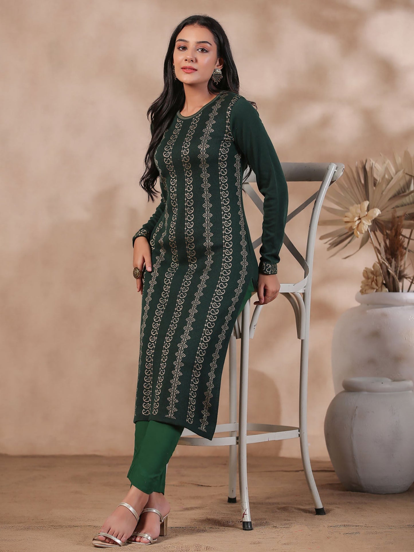 ISHIN Women's Green Jacquard Style Ethnic Motifs Straight Winterwear Kurta