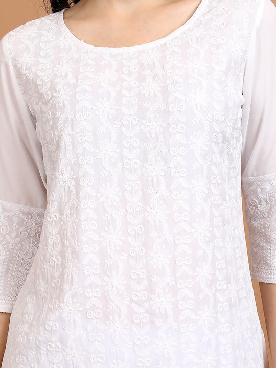 Vishudh White Floral Embroidered Straight Kurta