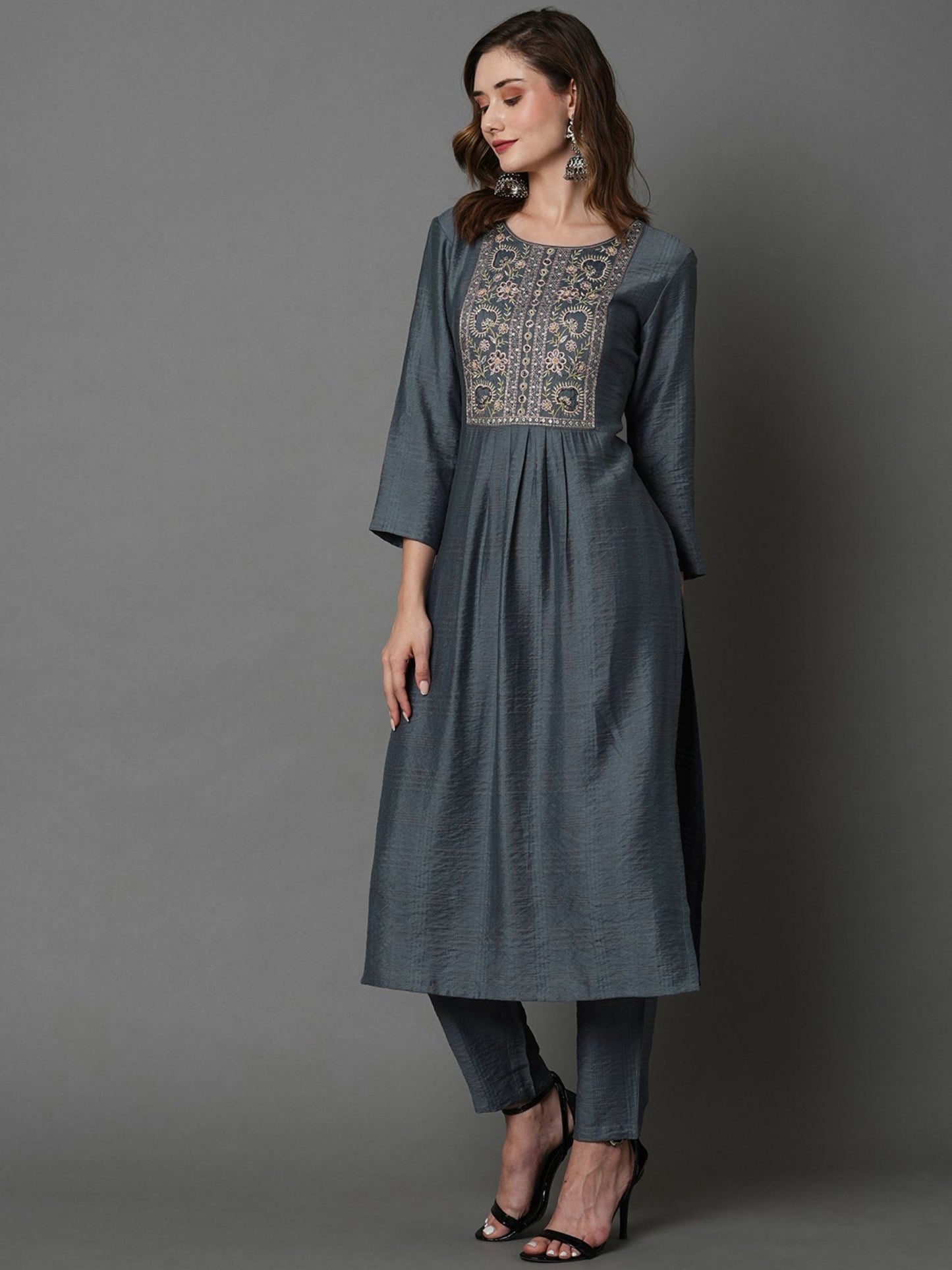 Heeposh Beautiful Embroidered Kurta with Handwork & Doriya Printed Dupatta (Set of 3)