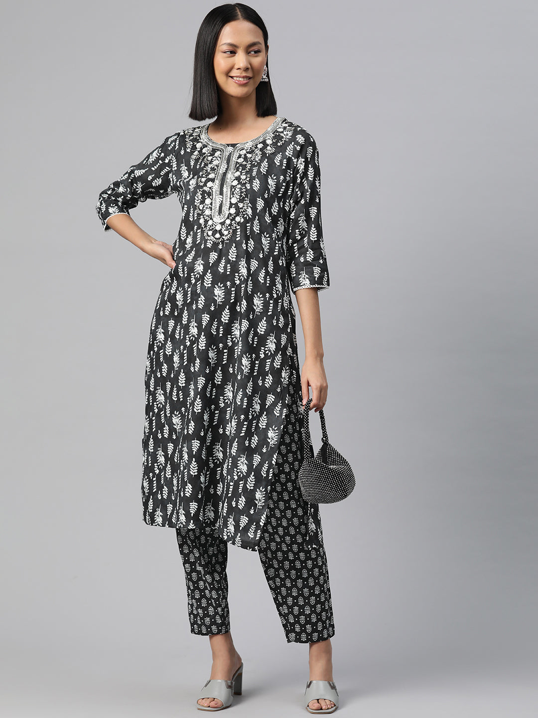 Readiprint Fashions Ethnic Motifs Printed Regular Sequinned Kurta with Trousers