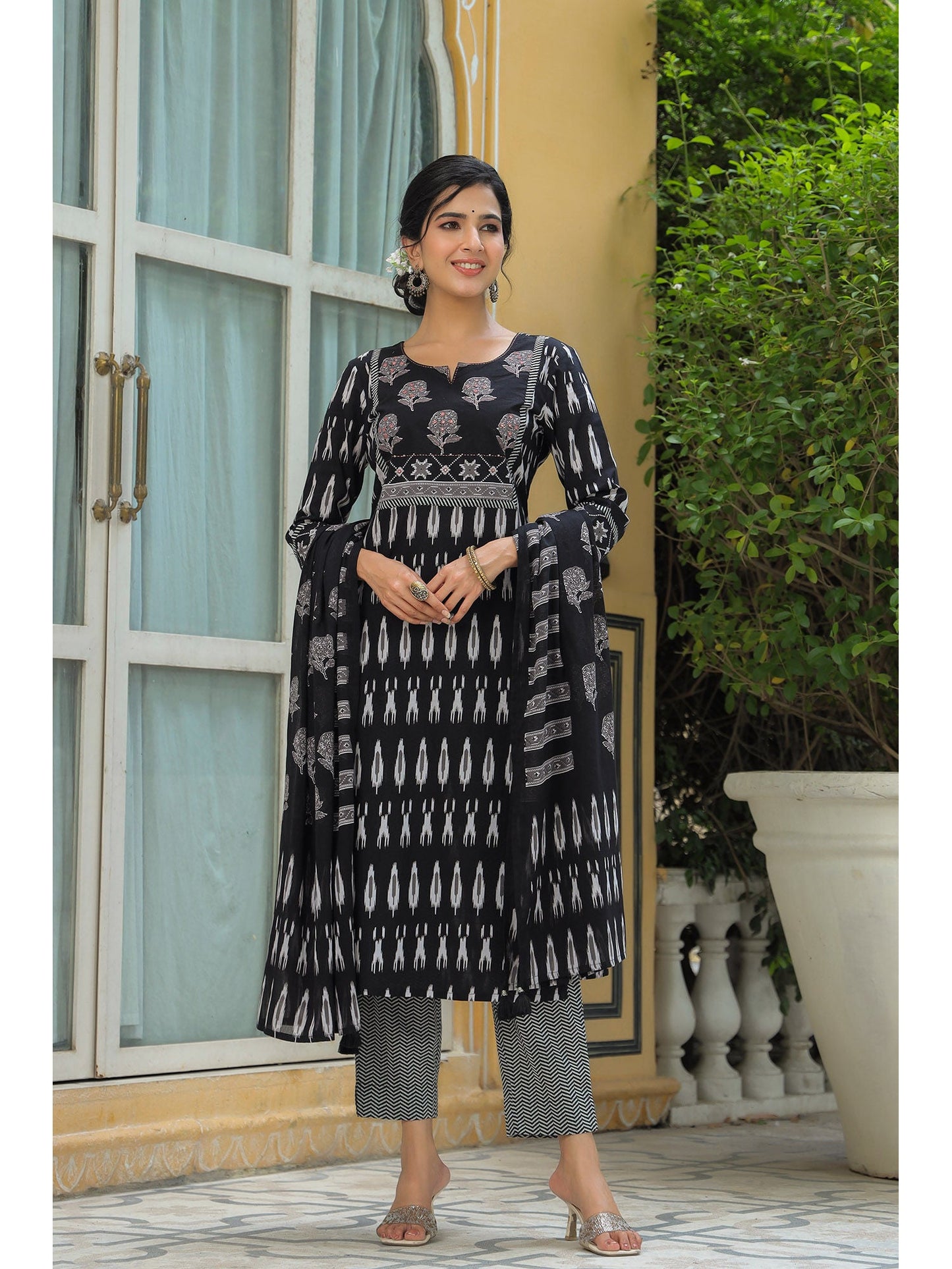 PIROH Womens Cotton Ikat Print Straight Kurta Pant Dupatta Black (Set of 3)