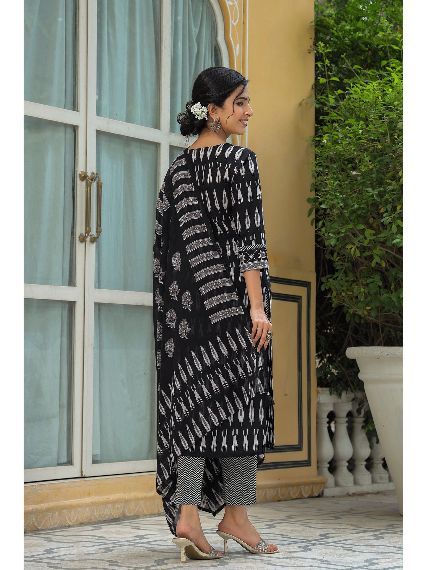 PIROH Womens Cotton Ikat Print Straight Kurta Pant Dupatta Black (Set of 3)