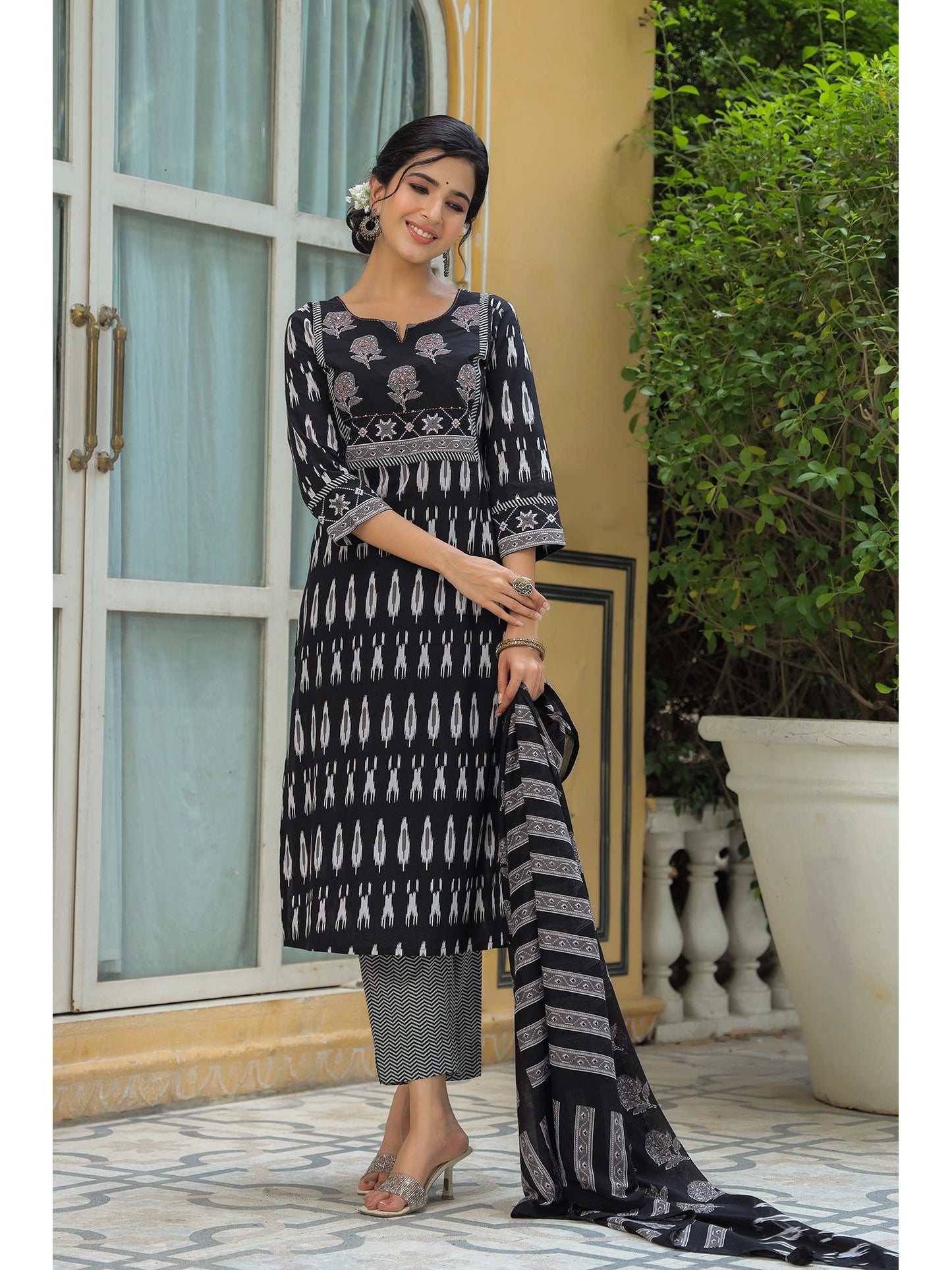 PIROH Womens Cotton Ikat Print Straight Kurta Pant Dupatta Black (Set of 3)