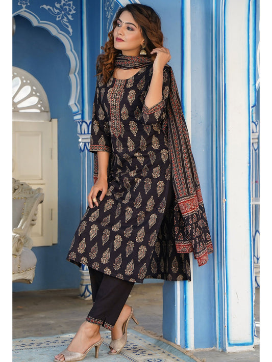 PIROH Womens Bagru With Embroidery Straight Kurta Trouser With Voile Dupatta (set Of 3)