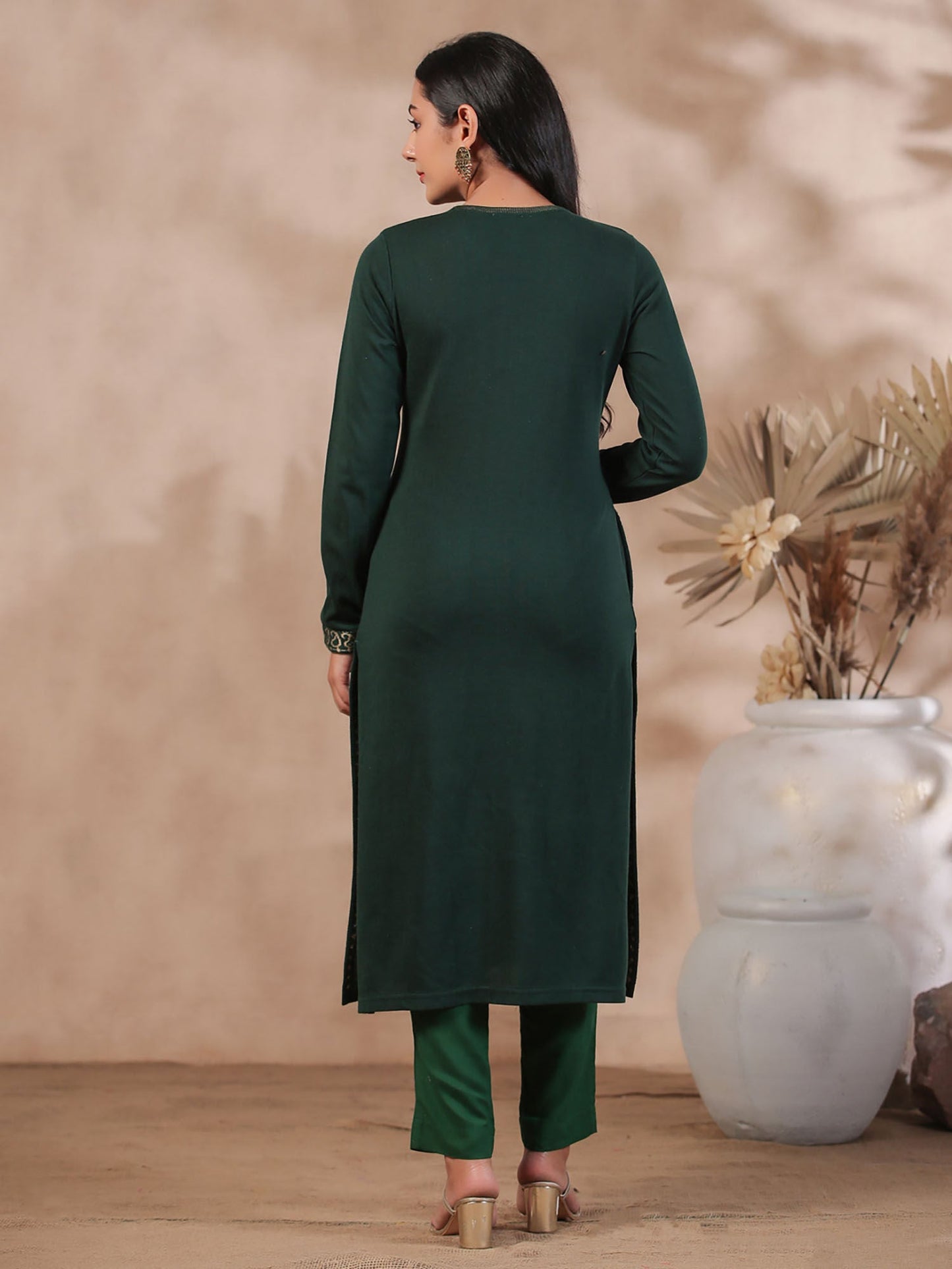 ISHIN Women's Green Jacquard Style Ethnic Motifs Straight Winterwear Kurta