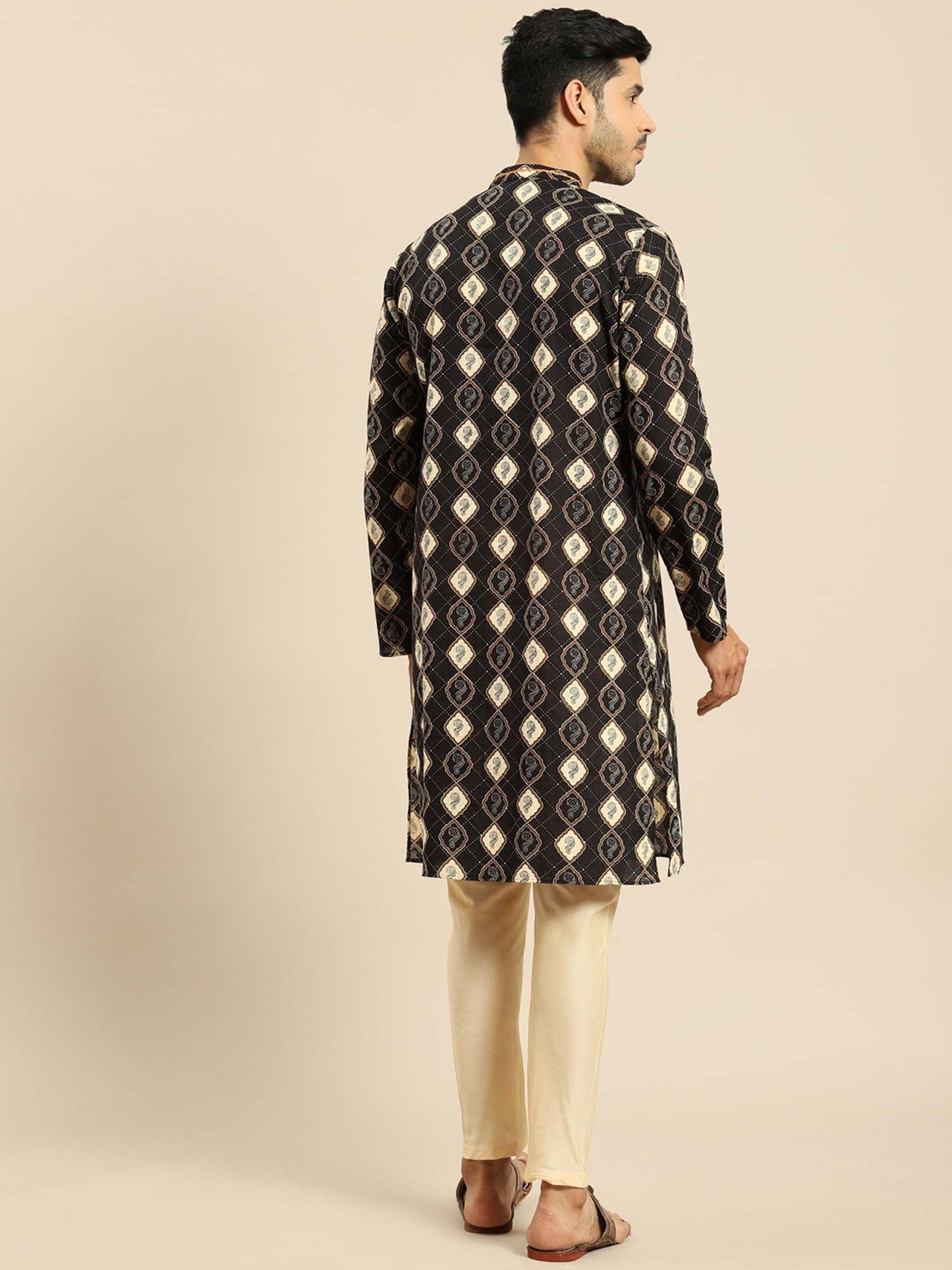 Amodh by Kisah Men Black Kurta (Set of 2)