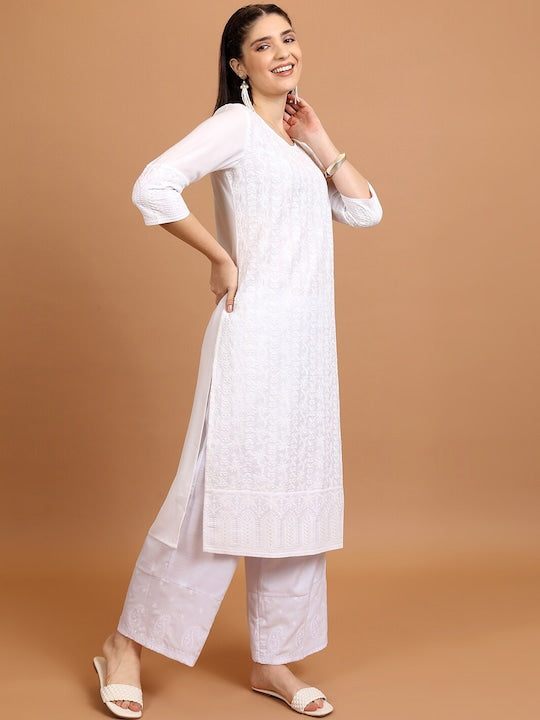 Vishudh White Floral Embroidered Straight Kurta