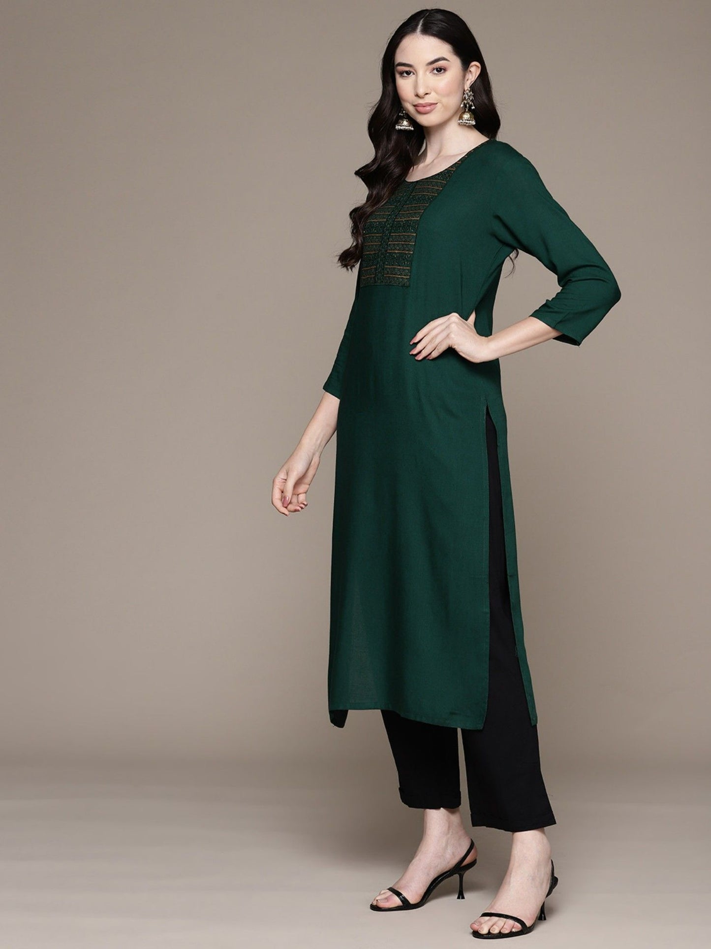 ISHIN Womens Embellished Green Embroidered Straight Kurta