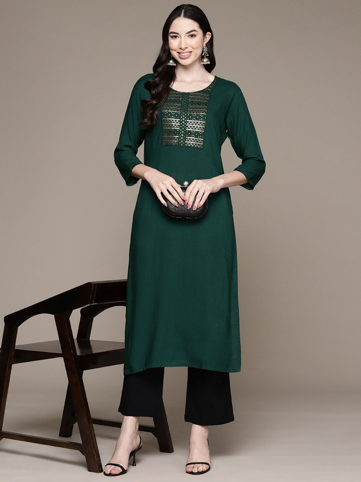 ISHIN Womens Embellished Green Embroidered Straight Kurta